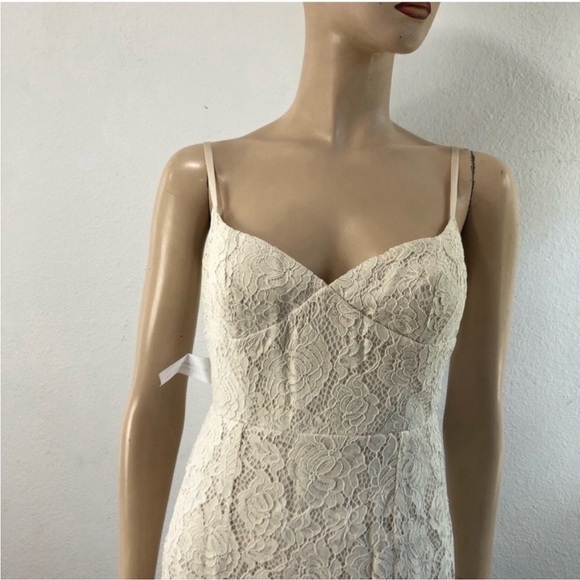 Fame and Partners Romantic rosettes long lace dress - Picture 5 of 16